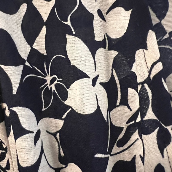 Yi heing mei wrap maxi dress - Picture 2 of 3